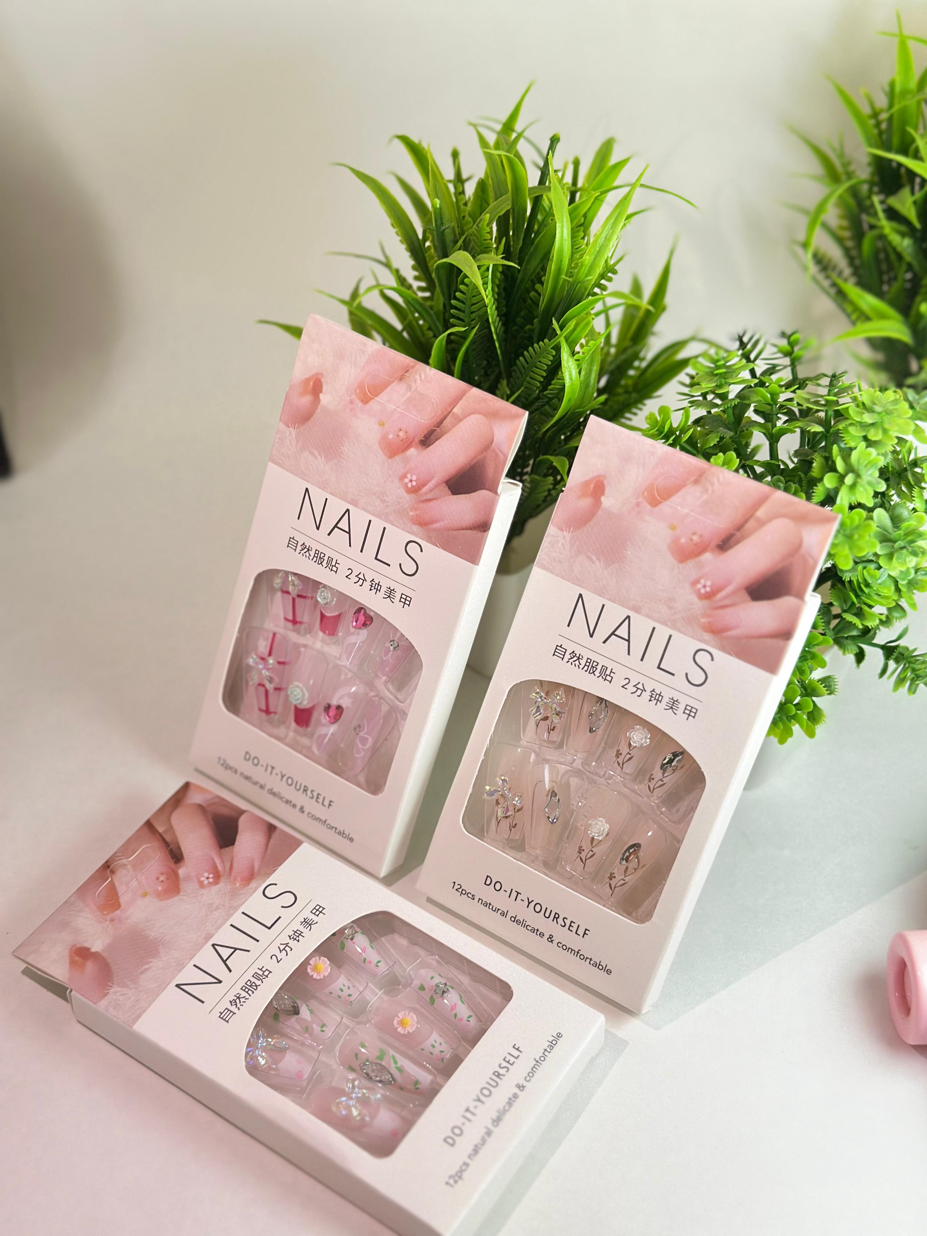 Dreamy DIY Press-On Nail Set – 12pc (Pastel Hearts & Florals)